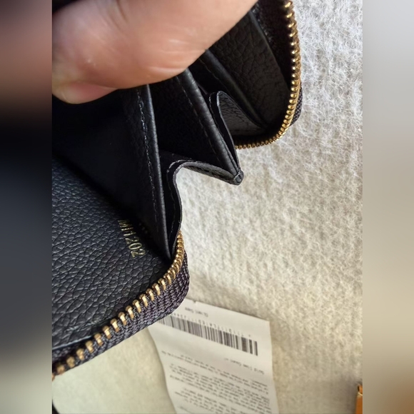 Louis Vuitton Zippy Coin Purse - Picture 14 of 16